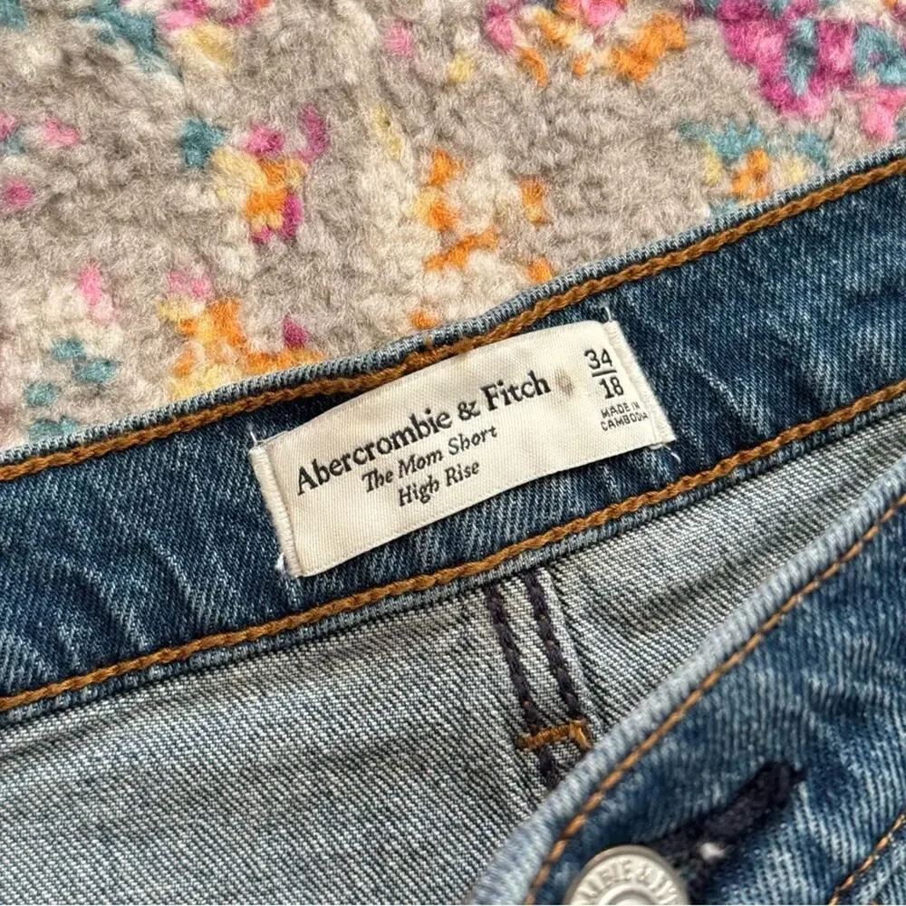 Abercrombie & Fitch High Rise Mom 2.5” Blue Raw Hem Shorts Women’s Size 34/ 18 - Picture 7 of 10